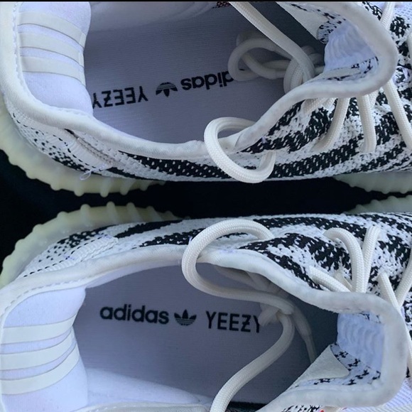 Used Adidas Yeezy 350 Zebra SIZE 8.5 - Picture 2 of 4